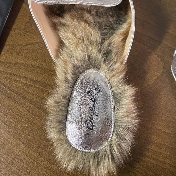 #308 QUPID Metallic Silver Fur Lined Flats - Picture 11 of 11